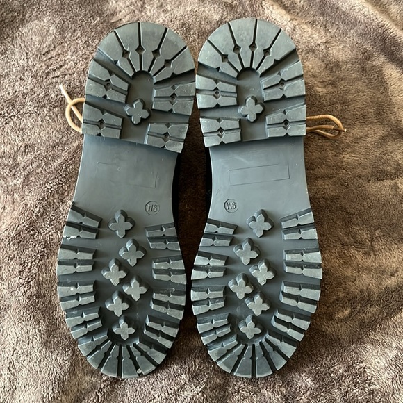 American Eagle Sherpa Lug Boot in Black - Picture 5 of 7